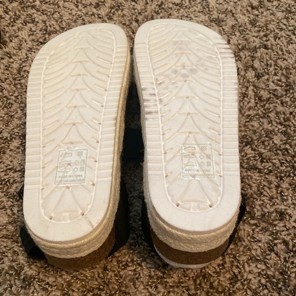 Black elastic sandals - Picture 3 of 3